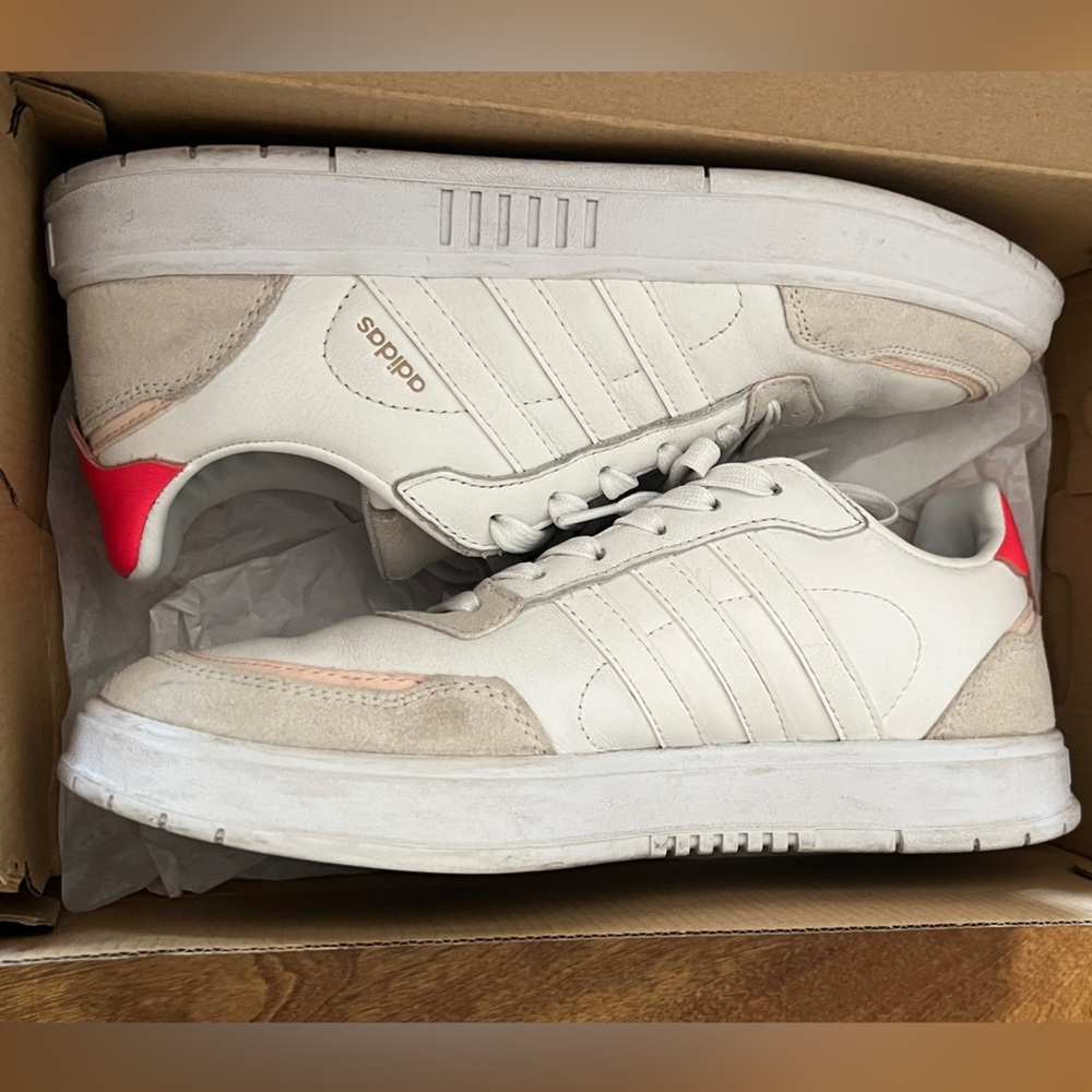 Adidas Sneakers